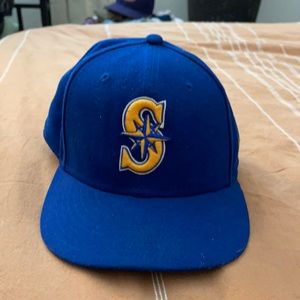 Seattle Mariners men’s fitted hat, lightly worn